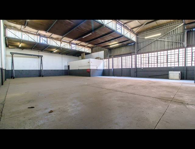 495M² FACTORY FOR SALE IN BOOYSENS